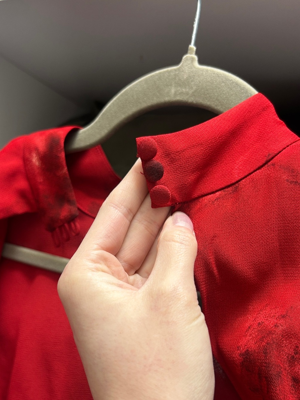 Roxana top in a vermillion red floral print, featuring a mock neck & flutter sle - Picture 8 of 13